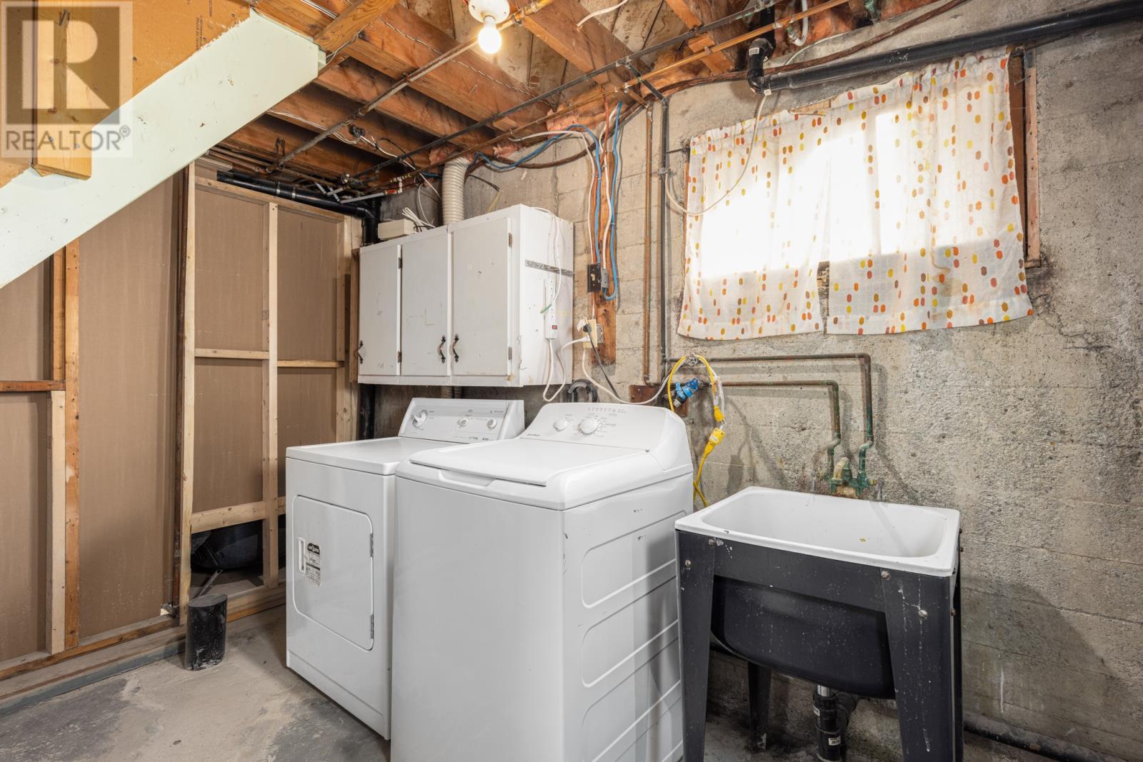 33 Second Street, Mount Pearl, NL - Indoor Photo Showing Laundry Room
