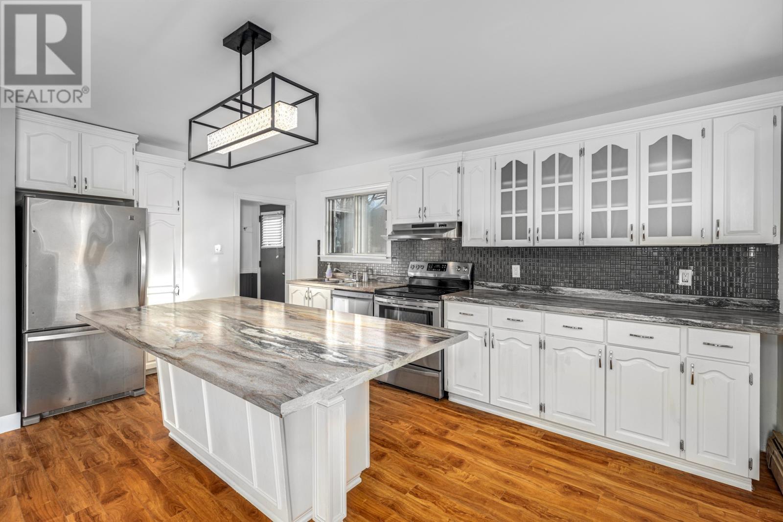 33 Second Street, Mount Pearl, NL - Indoor Photo Showing Kitchen With Upgraded Kitchen