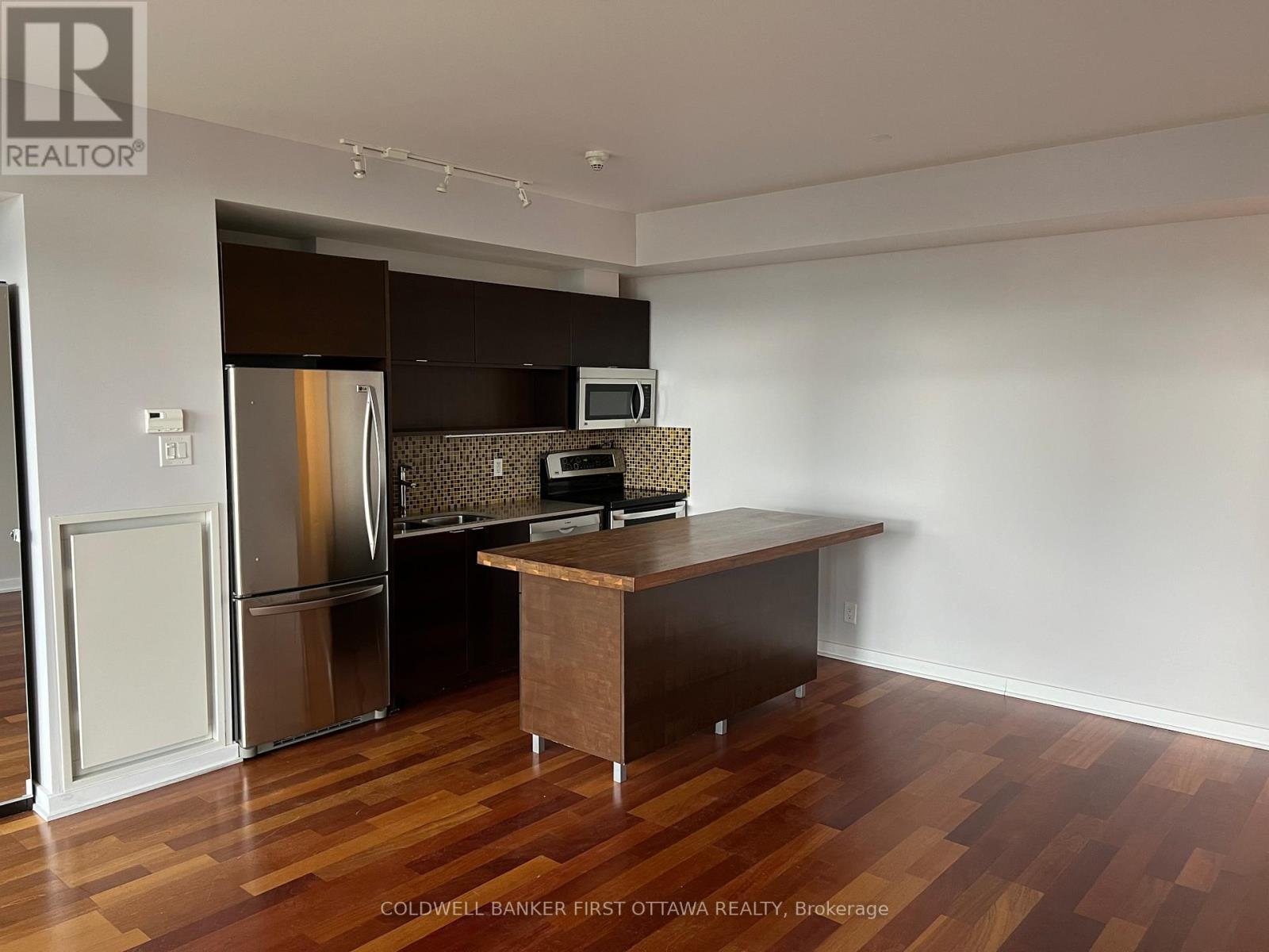 914 - 324 Laurier Avenue W, Ottawa, ON - Indoor Photo Showing Kitchen With Stainless Steel Kitchen