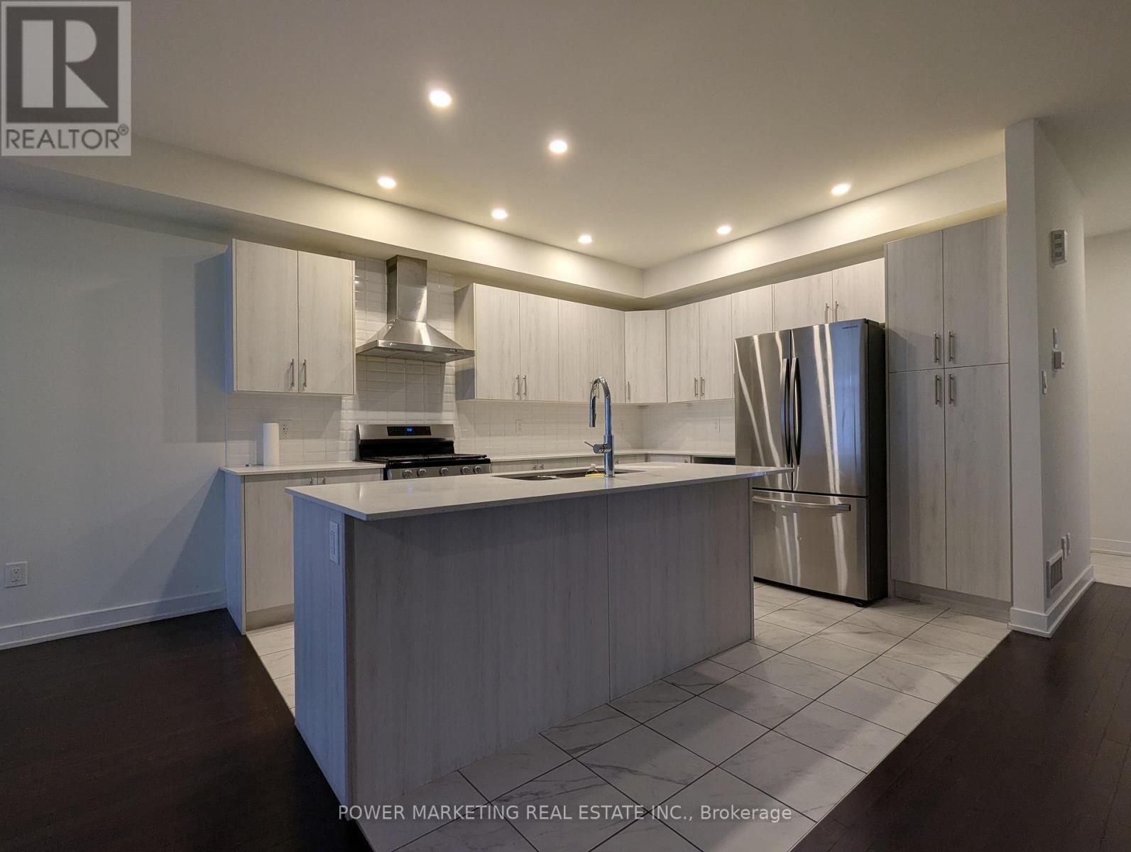 332 Monticello Avenue, Ottawa, ON - Indoor Photo Showing Kitchen