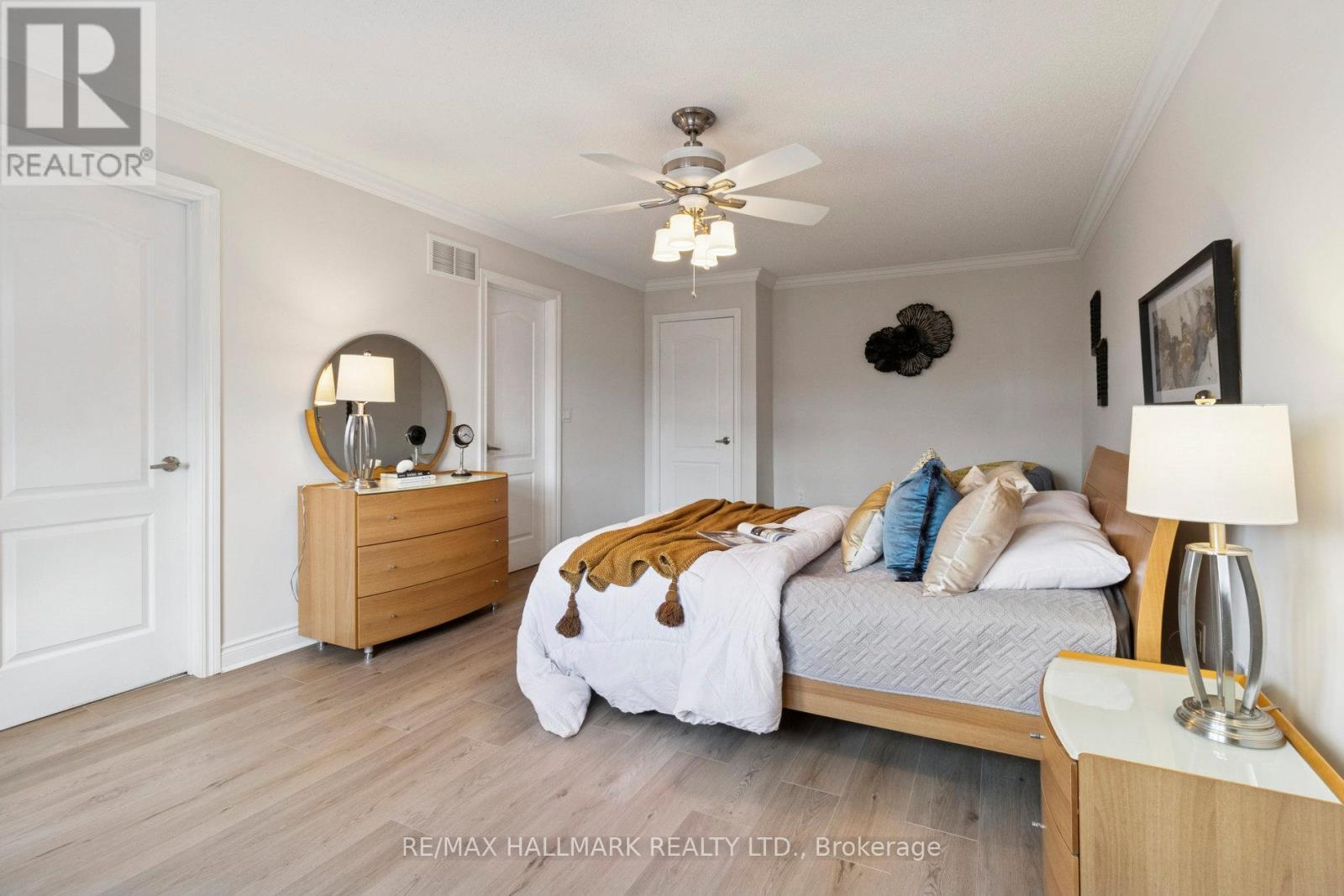 8 Mistywood Crescent, Vaughan, ON - Indoor Photo Showing Bedroom