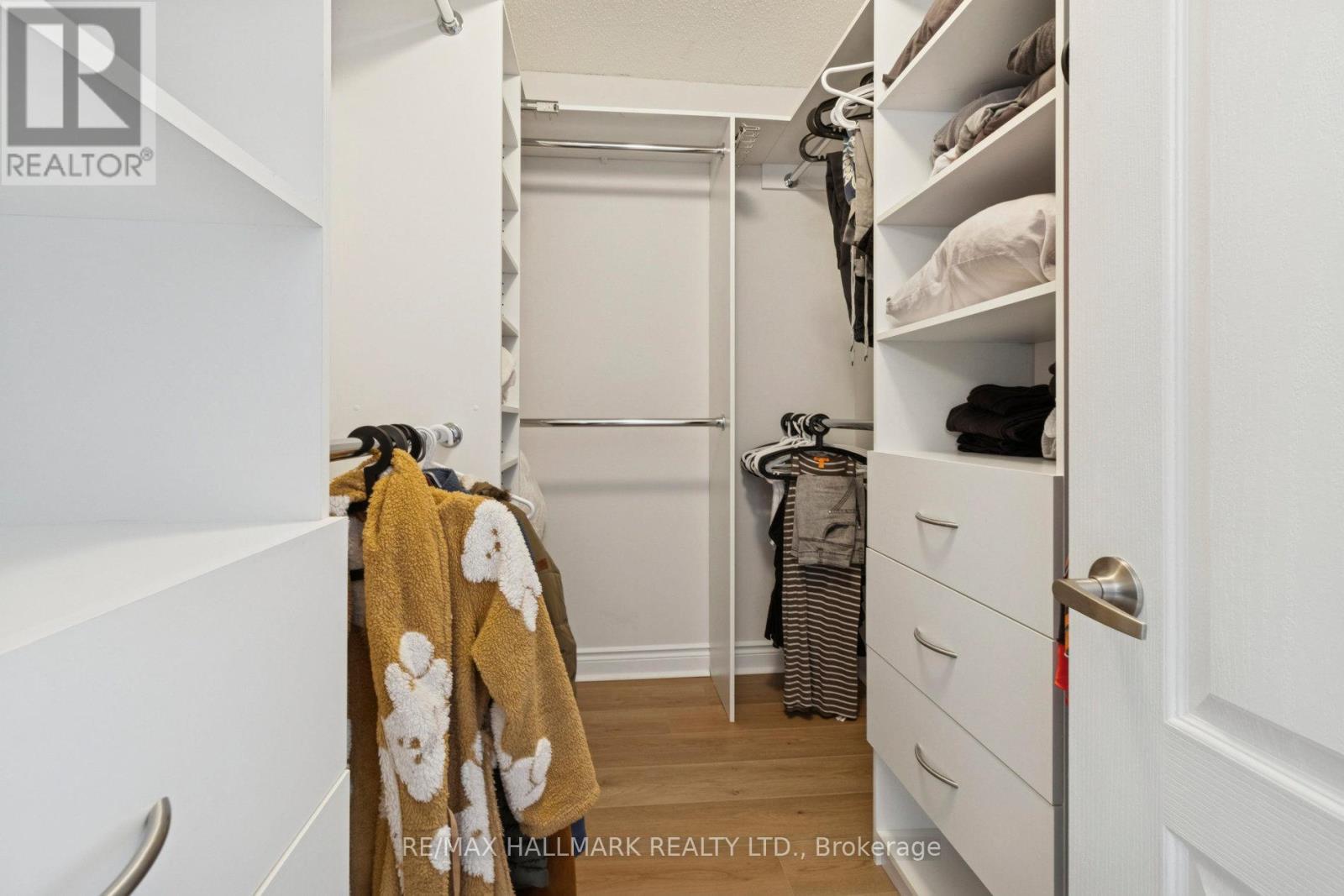 8 Mistywood Crescent, Vaughan, ON - Indoor With Storage