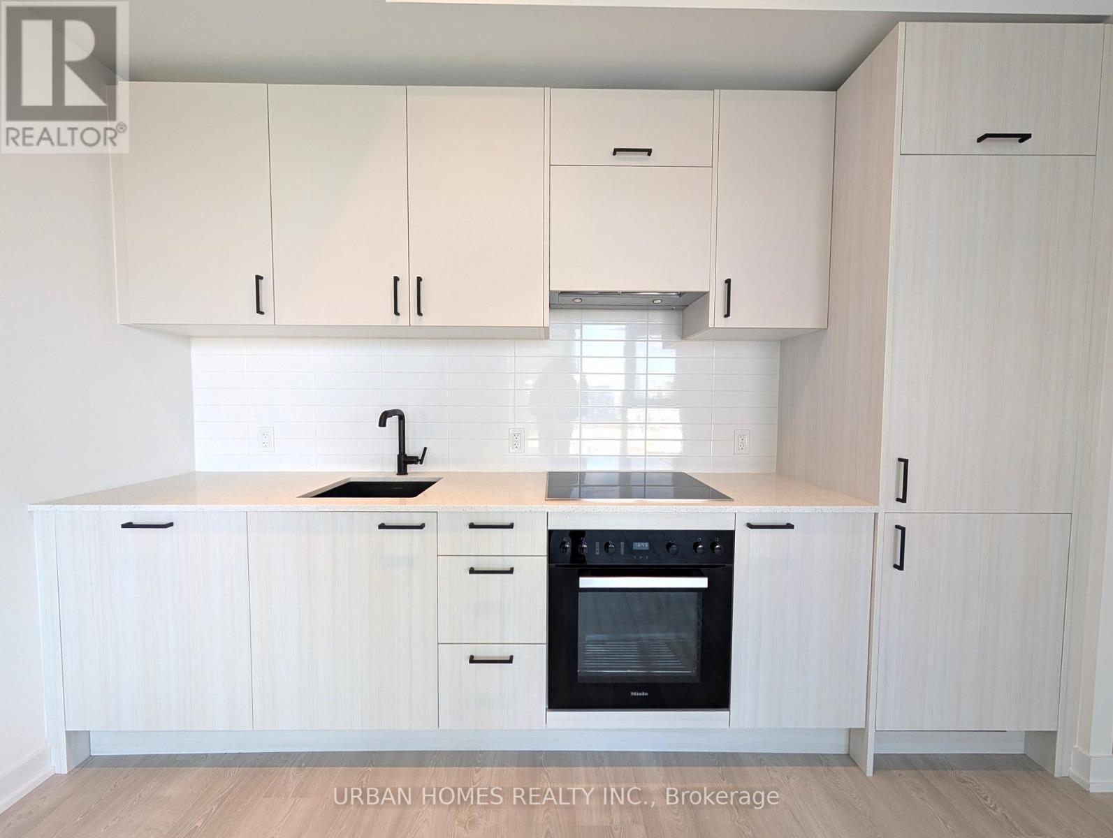 1120 - 1 Quarrington Lane, Toronto, ON - Indoor Photo Showing Kitchen