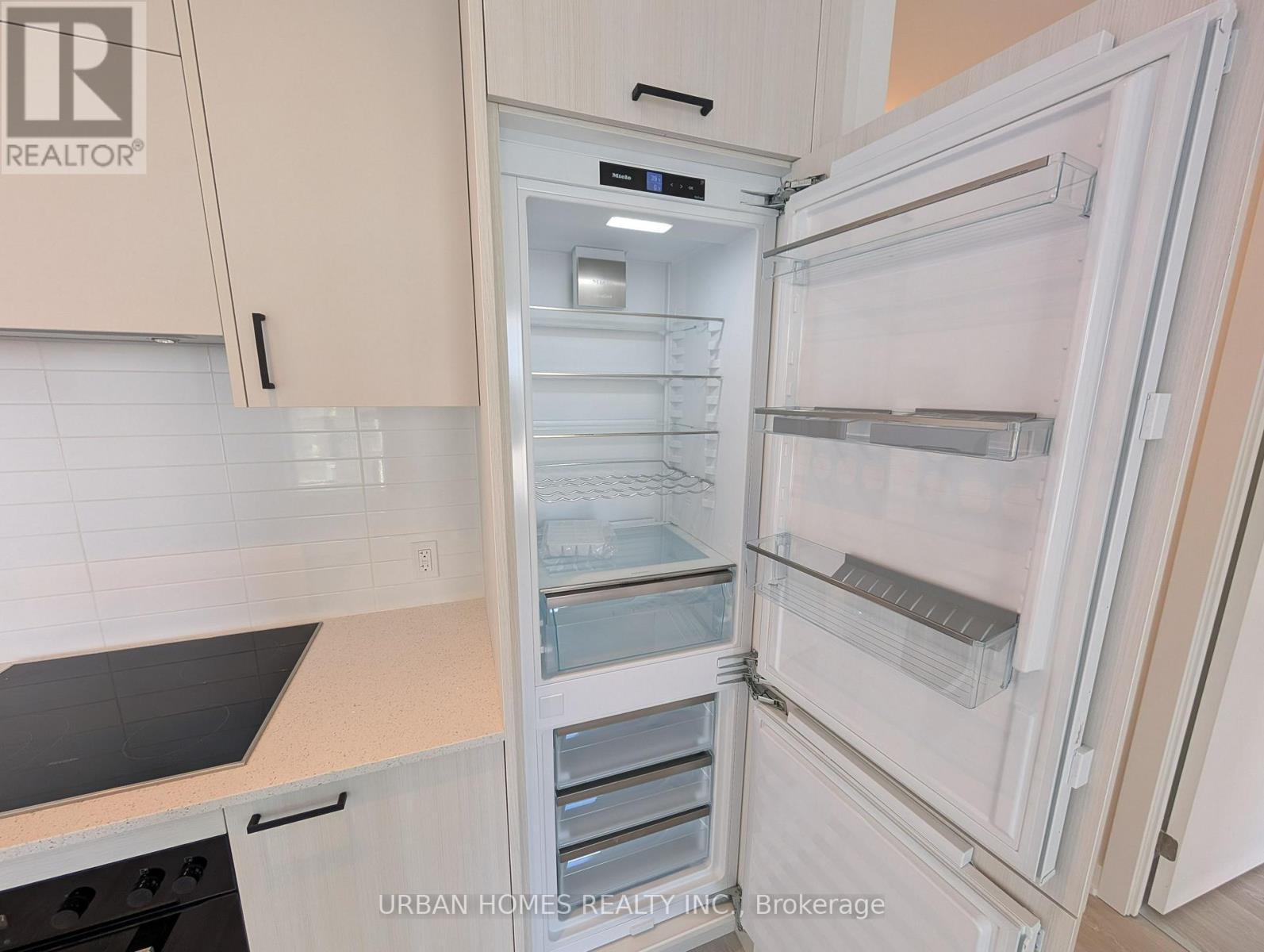 1120 - 1 Quarrington Lane, Toronto, ON - Indoor