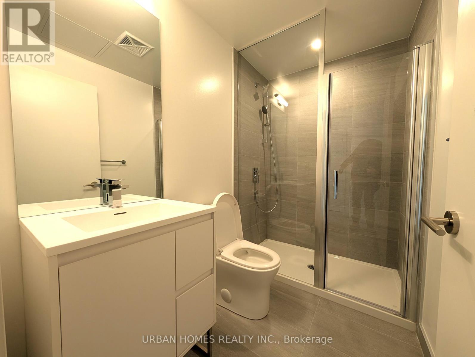 1120 - 1 Quarrington Lane, Toronto, ON - Indoor Photo Showing Bathroom