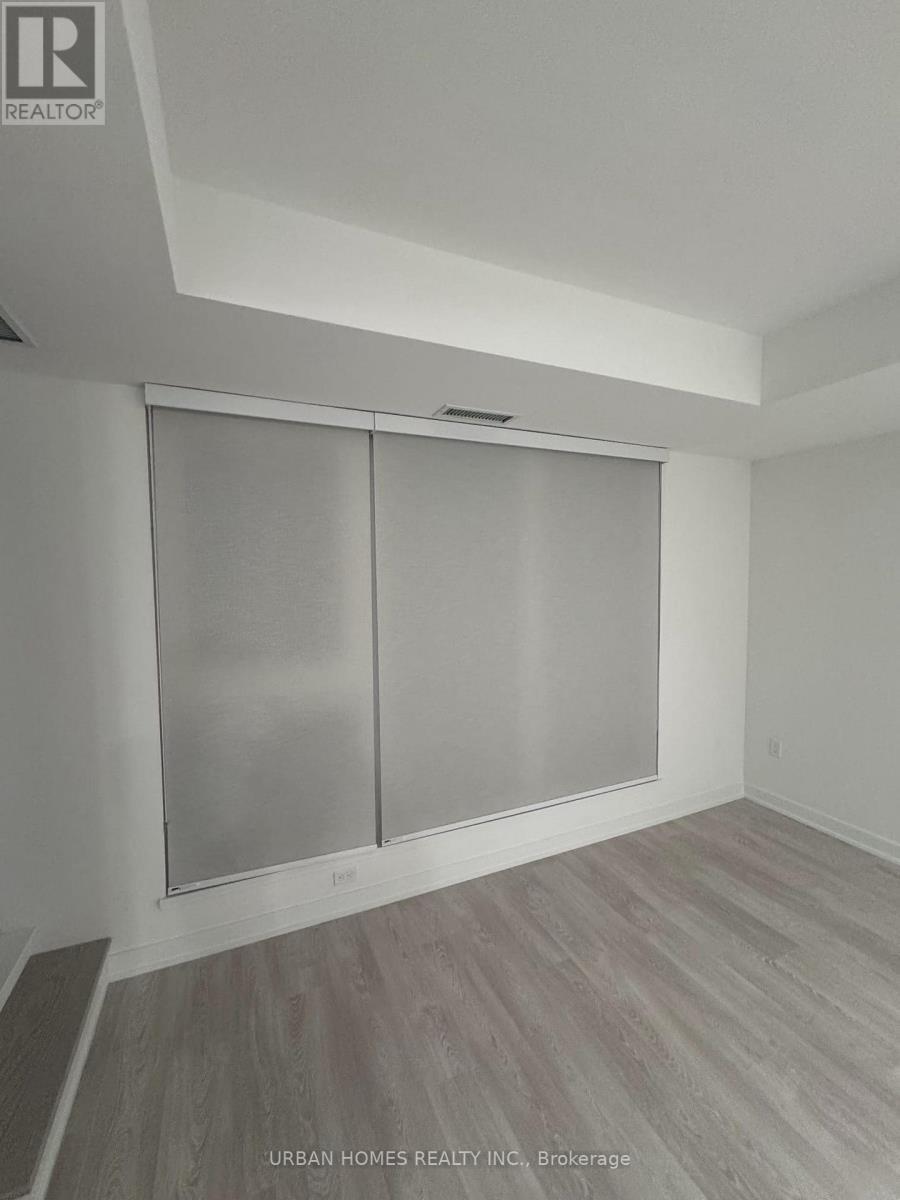 1120 - 1 Quarrington Lane, Toronto, ON - Indoor Photo Showing Other Room