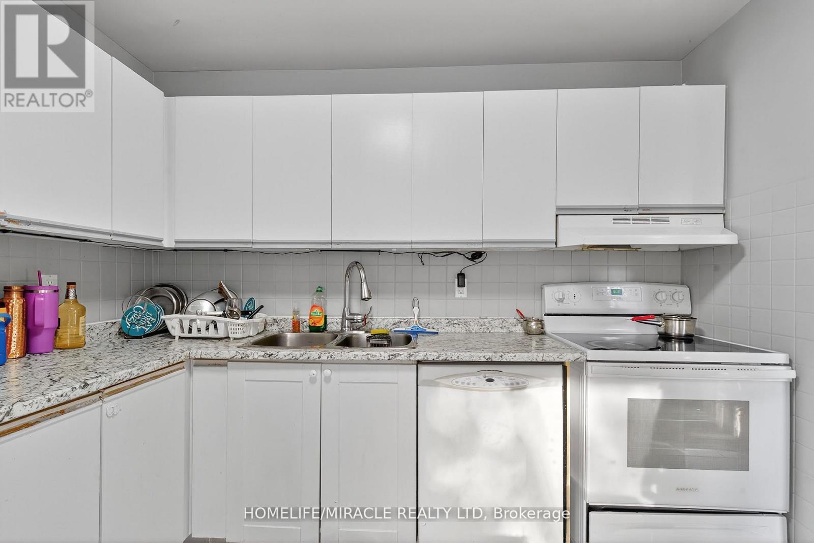 28 - 1318 Highbury Avenue, London East, ON - Indoor Photo Showing Kitchen With Double Sink
