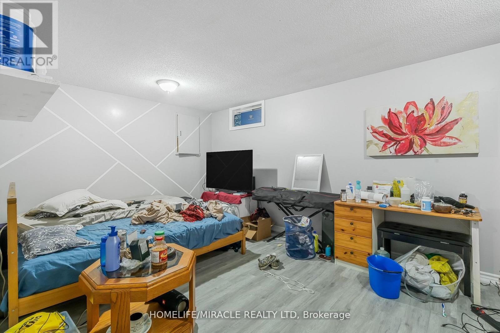 28 - 1318 Highbury Avenue, London East, ON - Indoor Photo Showing Bedroom