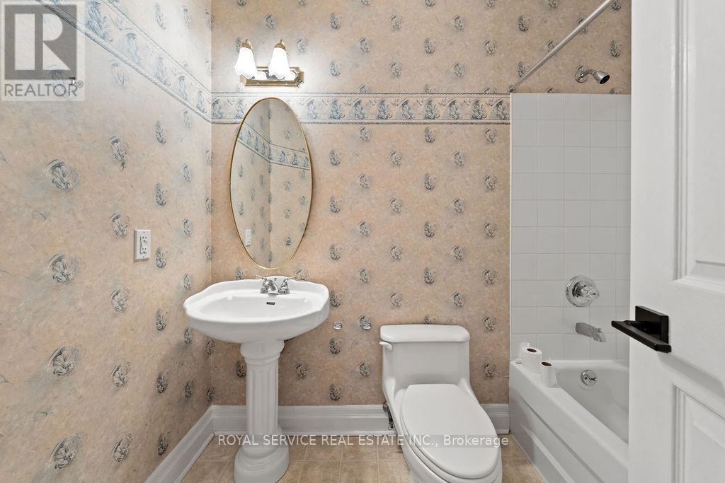 1 - 220 Church Street, Cobourg, ON - Indoor Photo Showing Bathroom