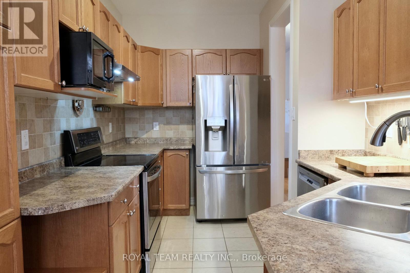 76 Degas Drive, Vaughan, ON - Indoor Photo Showing Kitchen With Double Sink