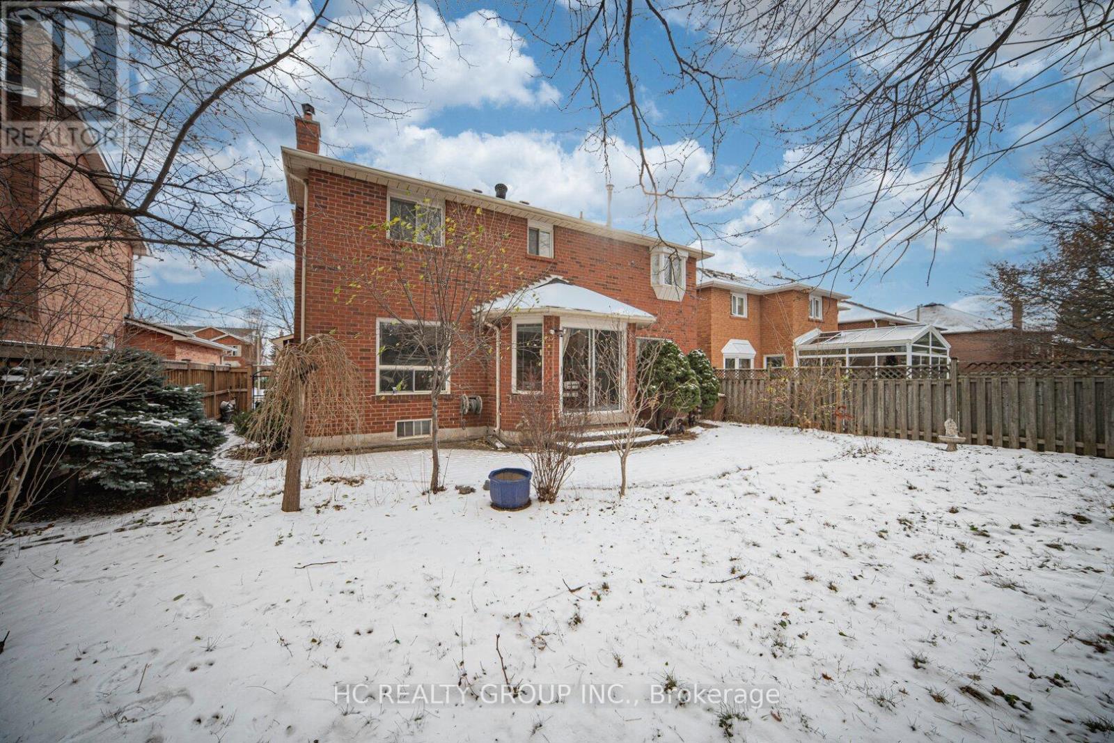 2066 Pineview Drive, Oakville, ON - Outdoor