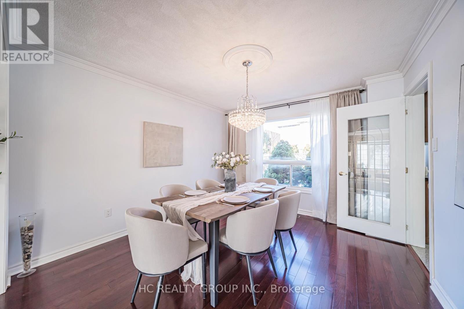 2066 Pineview Drive, Oakville, ON - Indoor Photo Showing Dining Room