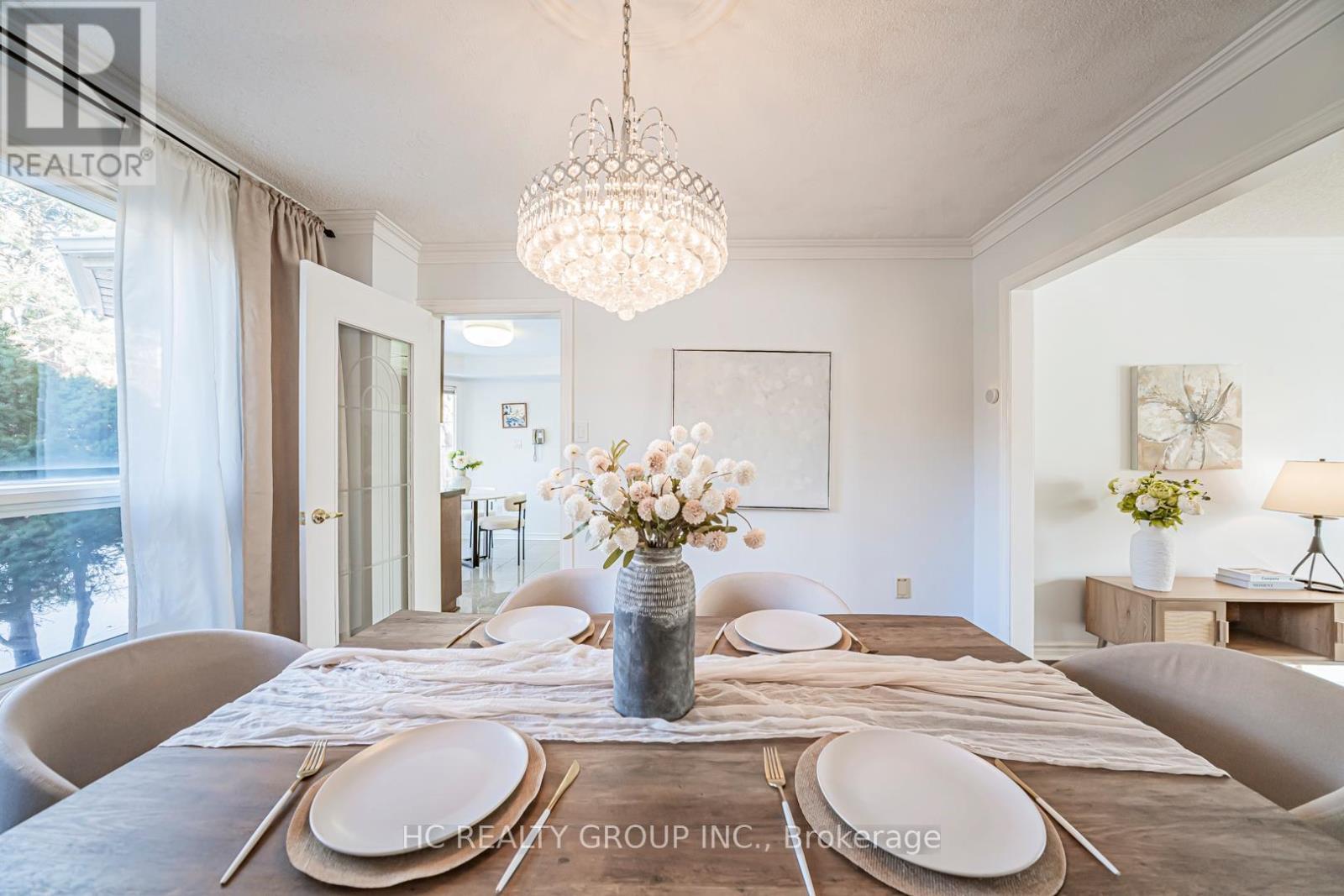 2066 Pineview Drive, Oakville, ON - Indoor Photo Showing Dining Room