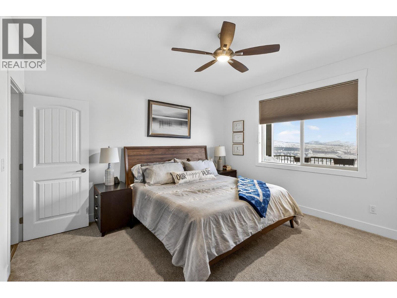 1040 Mt Revelstoke Place Unit# 32, Vernon, BC - Indoor Photo Showing Bedroom