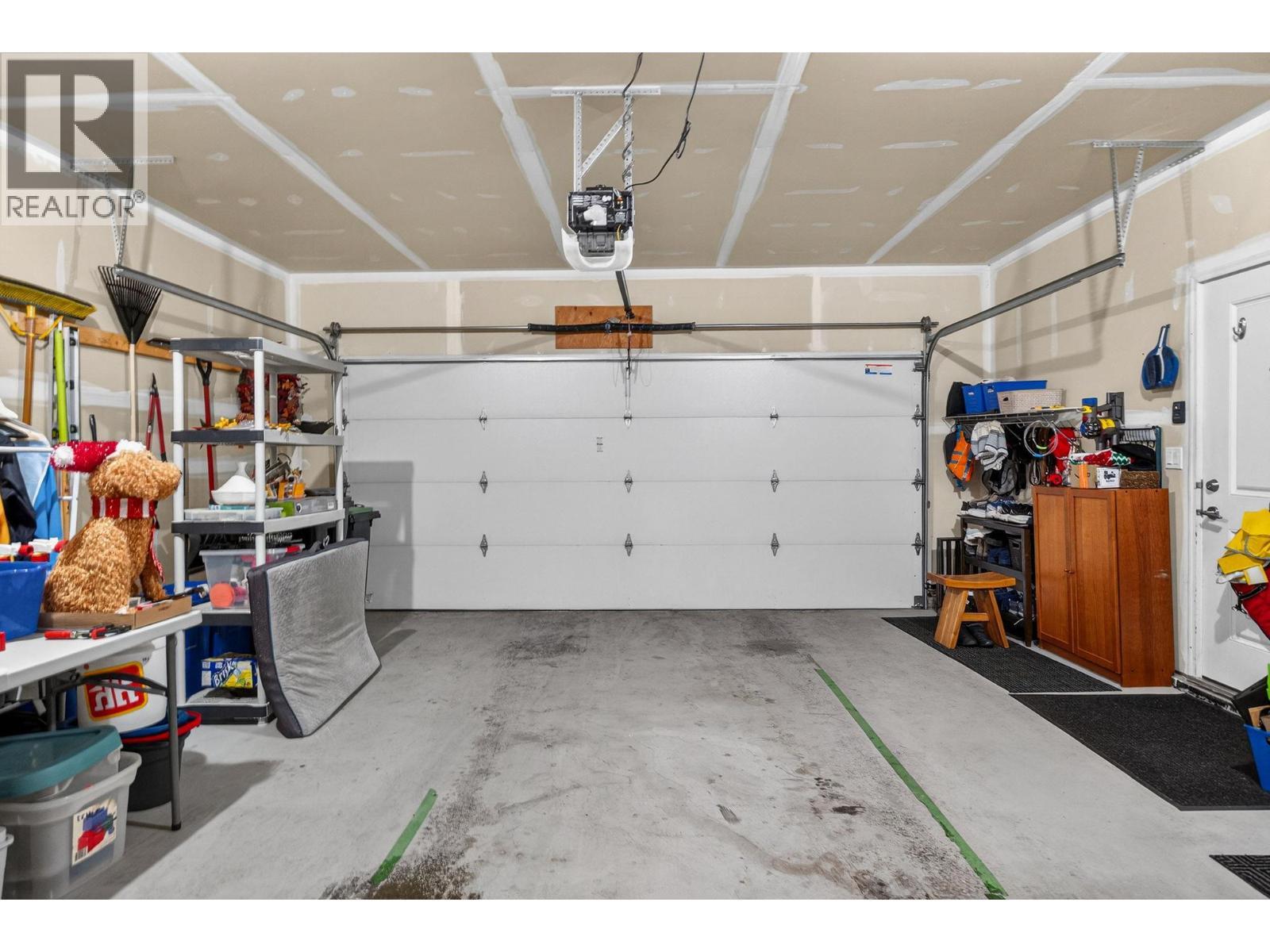 1040 Mt Revelstoke Place Unit# 32, Vernon, BC - Indoor Photo Showing Garage