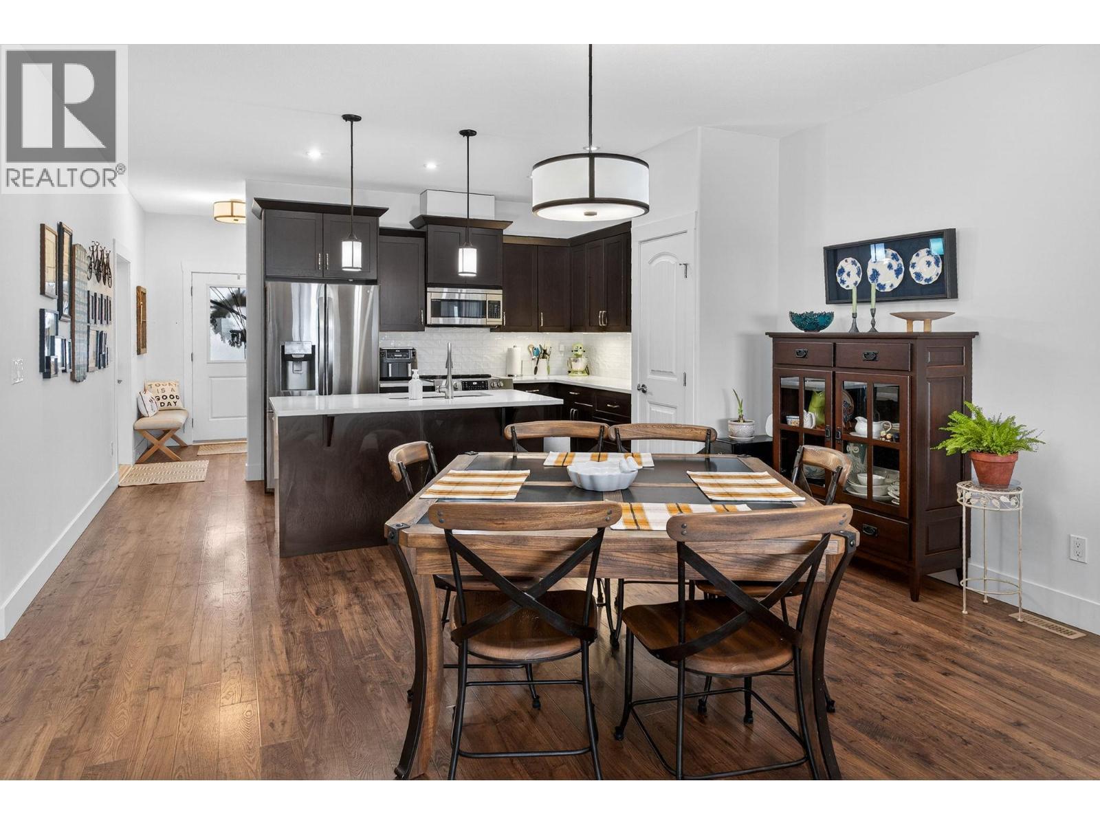 1040 Mt Revelstoke Place Unit# 32, Vernon, BC - Indoor Photo Showing Dining Room