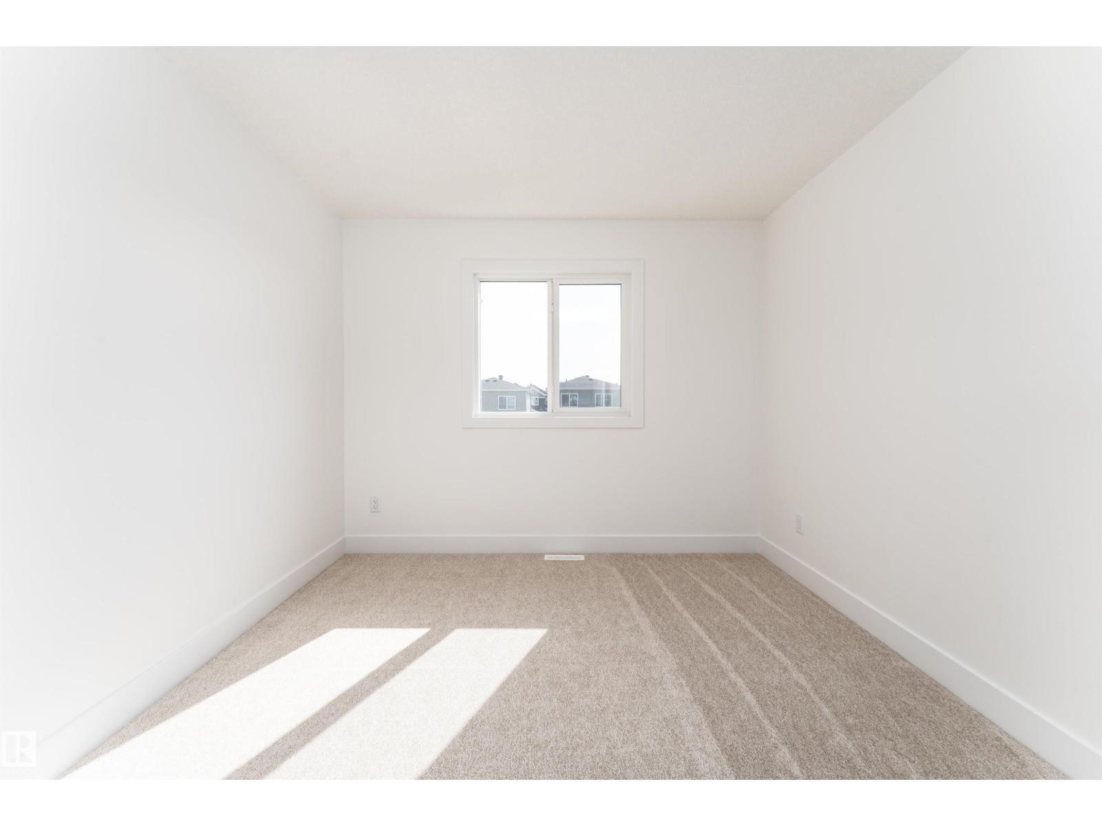 3127 Magpie Wy Nw, Edmonton, AB - Indoor Photo Showing Other Room