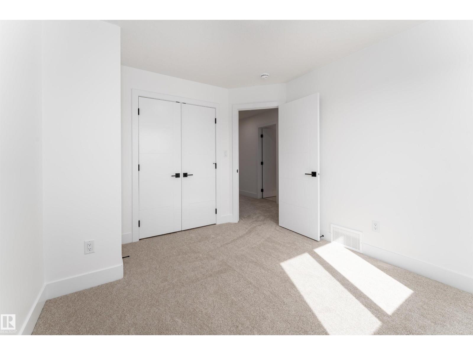 3127 Magpie Wy Nw, Edmonton, AB - Indoor Photo Showing Other Room