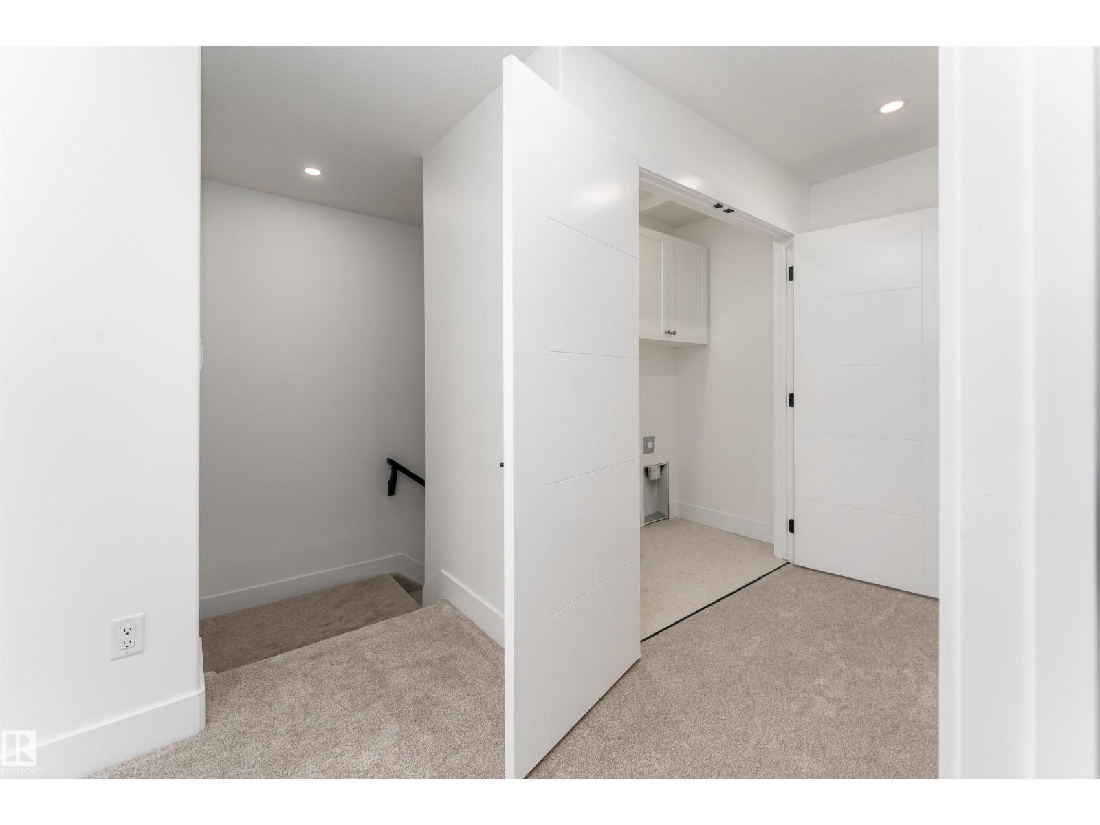 3127 Magpie Wy Nw, Edmonton, AB - Indoor Photo Showing Other Room