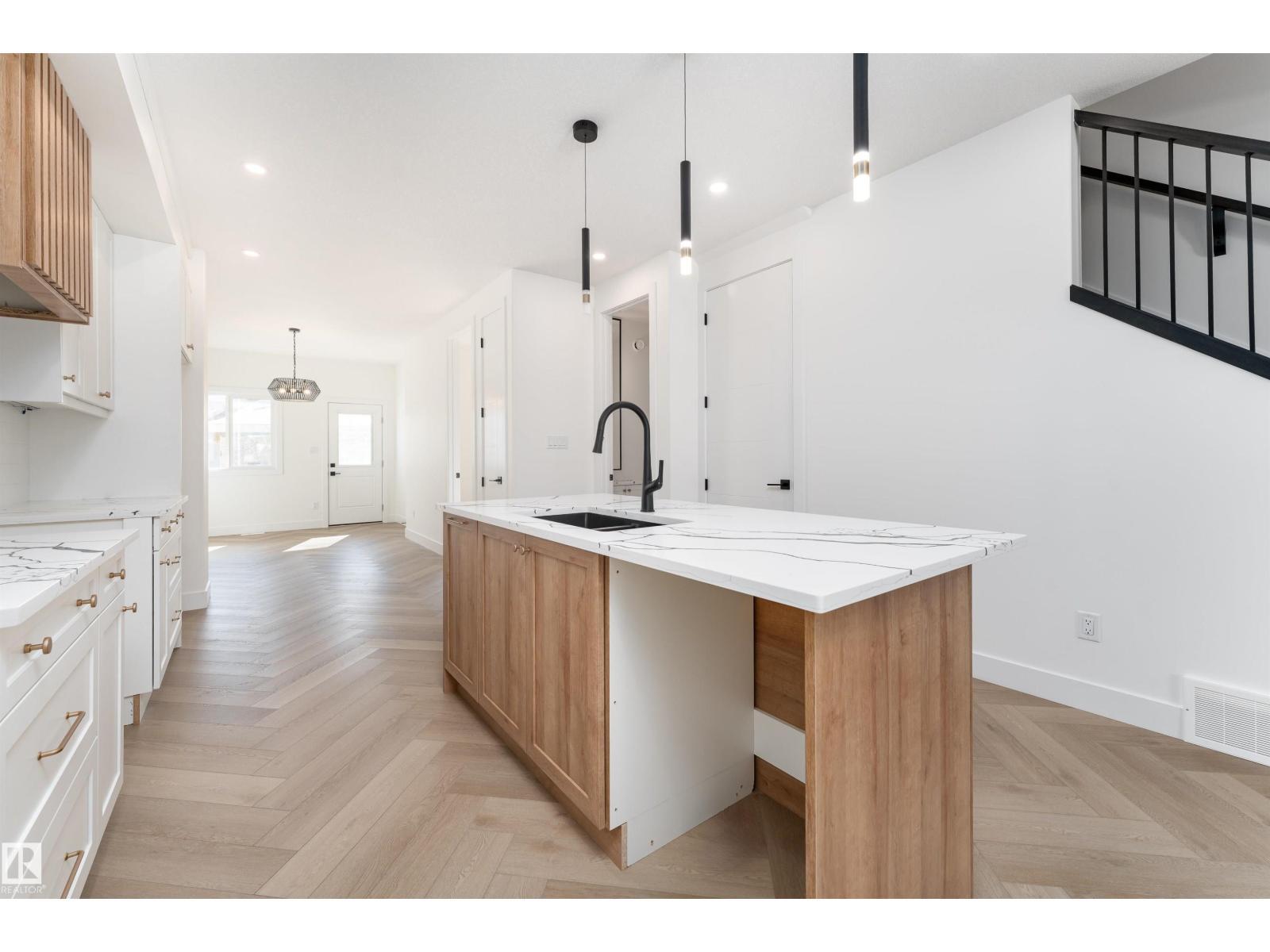 3127 Magpie Wy Nw, Edmonton, AB - Indoor Photo Showing Kitchen With Upgraded Kitchen