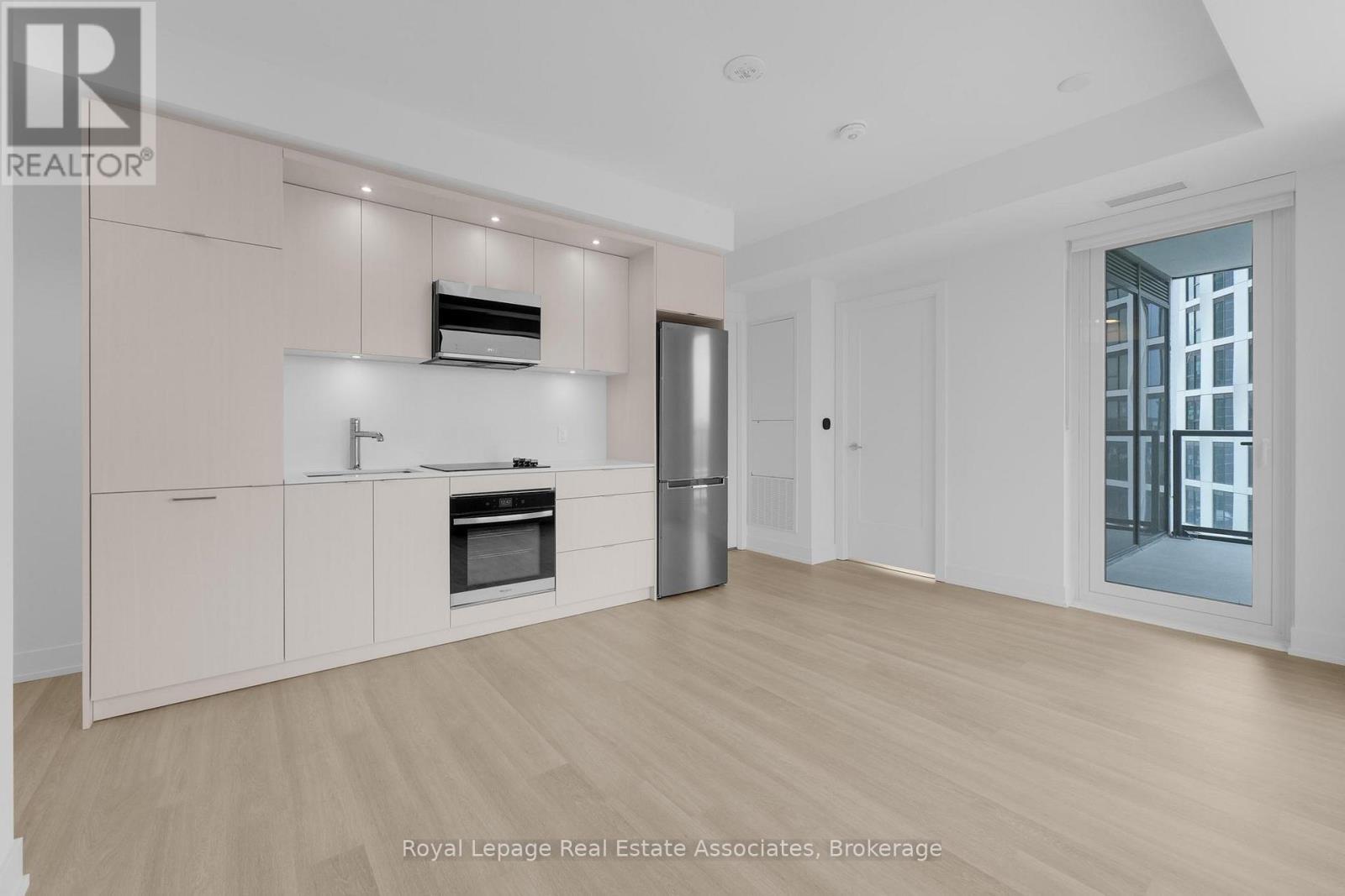 1012 - 60 Central Park Roadway, Toronto, ON - Indoor Photo Showing Kitchen