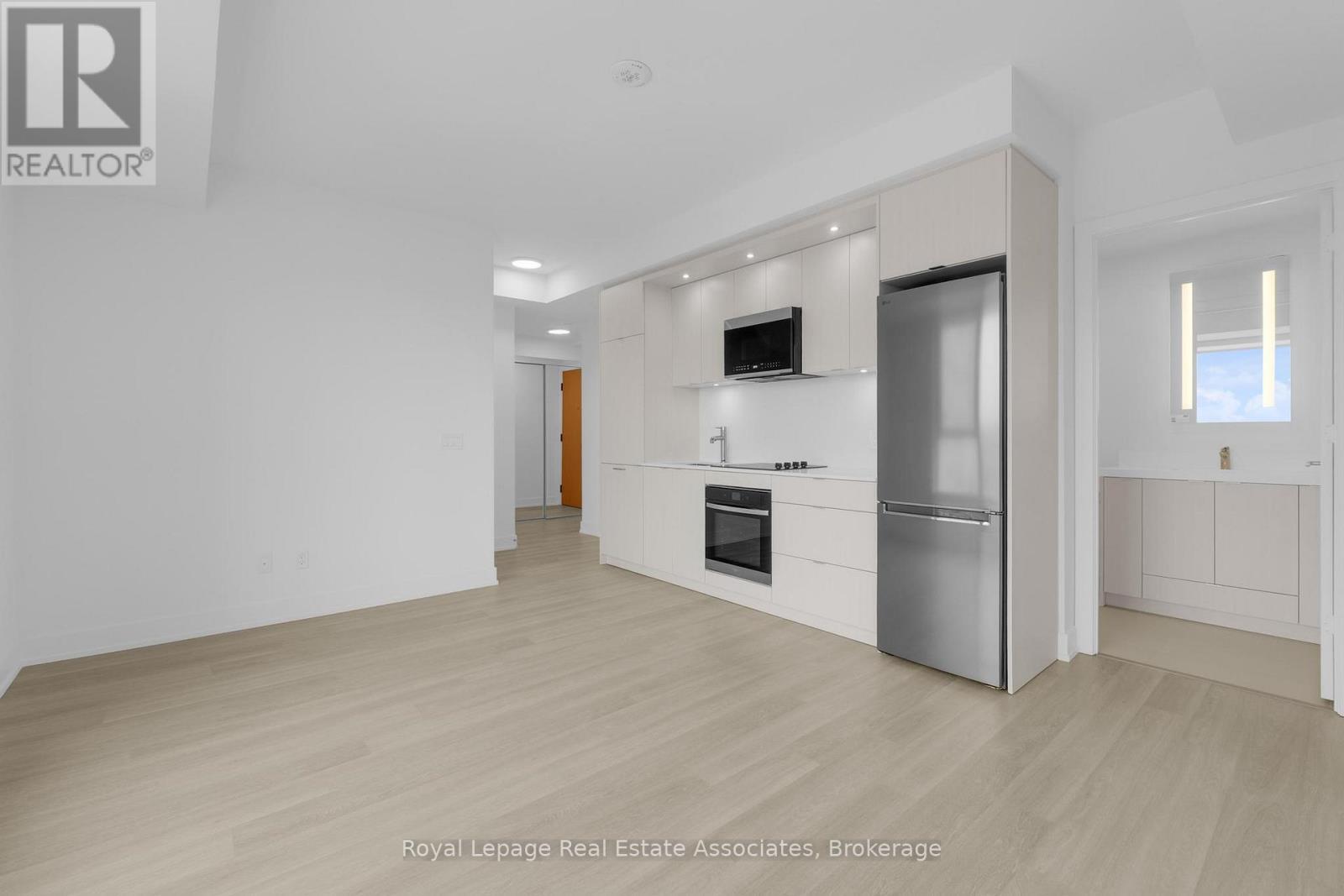 1012 - 60 Central Park Roadway, Toronto, ON - Indoor Photo Showing Kitchen