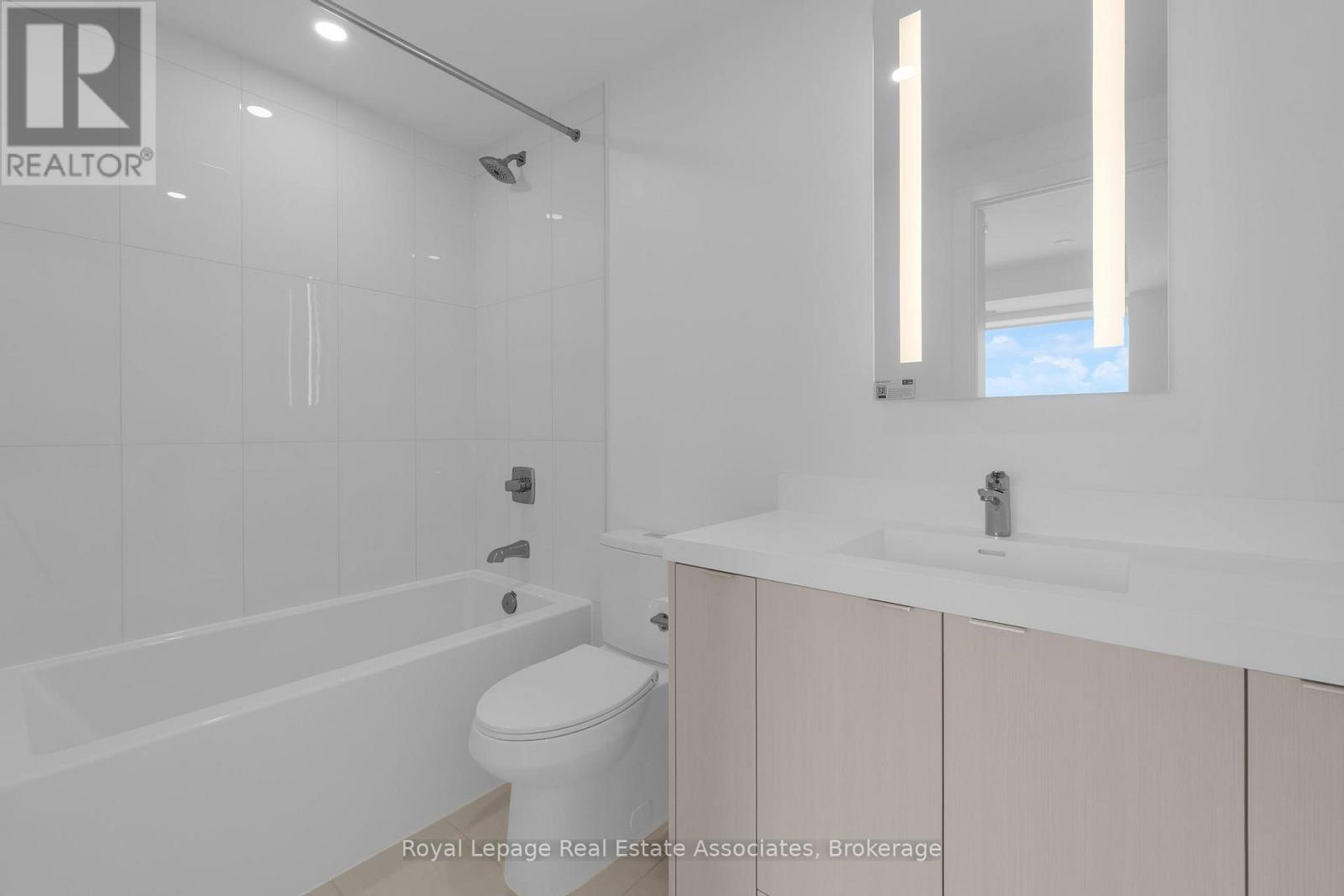 1012 - 60 Central Park Roadway, Toronto, ON - Indoor Photo Showing Bathroom