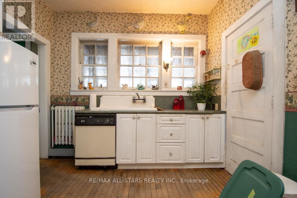 173 Lindsay Street S, Kawartha Lakes (Lindsay), ON - Indoor Photo Showing Kitchen