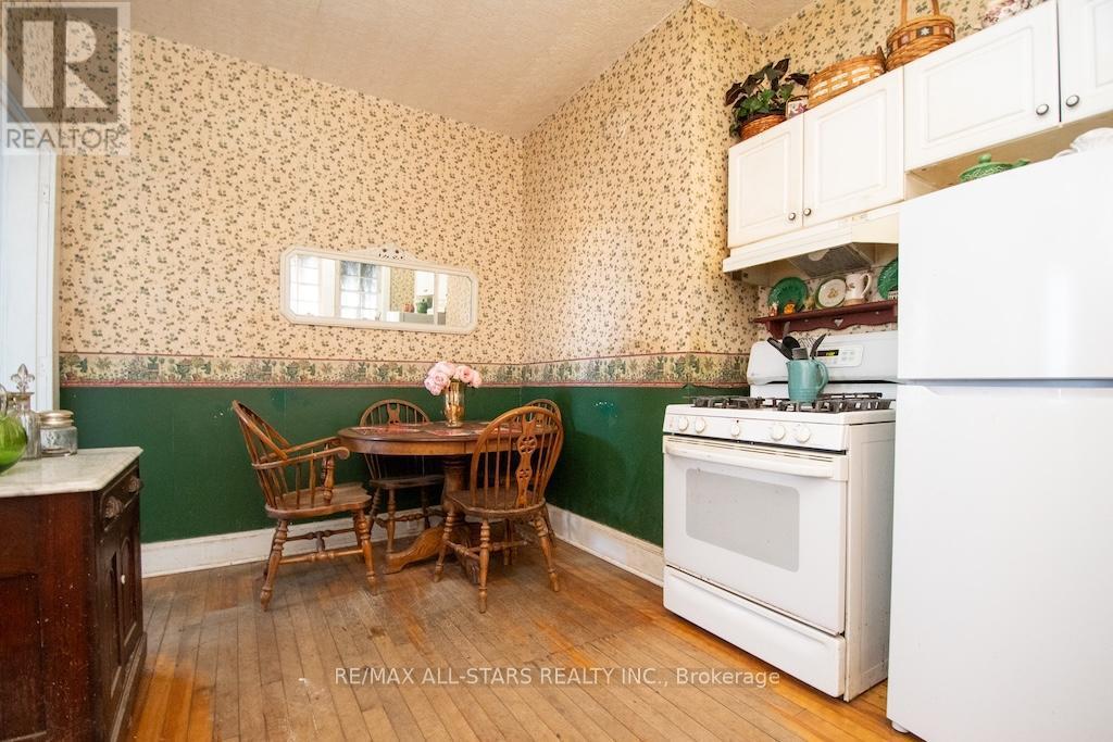 173 Lindsay Street S, Kawartha Lakes (Lindsay), ON - Indoor Photo Showing Kitchen