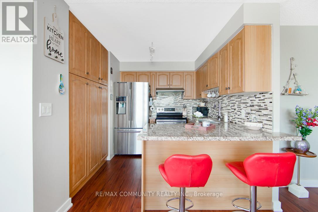 1903 - 38 Lee Centre Drive, Toronto, ON - Indoor Photo Showing Kitchen
