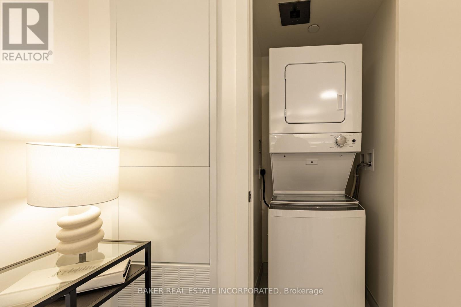 1007 - 223 Redpath Avenue, Toronto, ON - Indoor Photo Showing Laundry Room