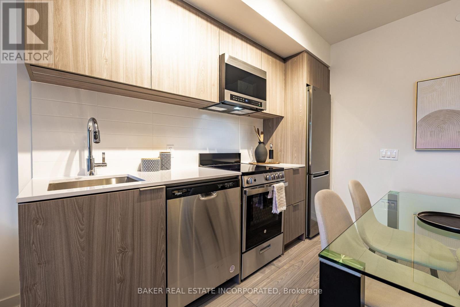 1007 - 223 Redpath Avenue, Toronto, ON - Indoor Photo Showing Kitchen