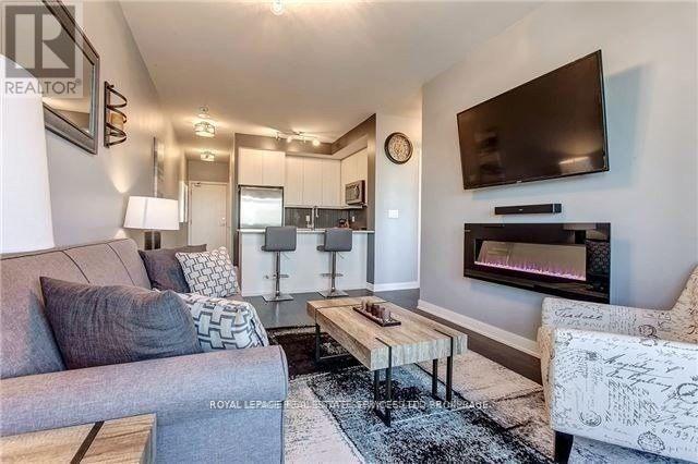 1001 - 4633 Glen Erin Drive, Mississauga, ON - Indoor Photo Showing Living Room With Fireplace