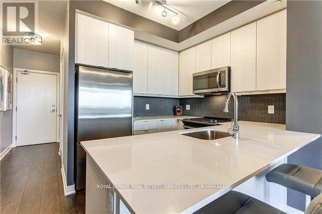 1001 - 4633 Glen Erin Drive, Mississauga, ON - Indoor Photo Showing Kitchen With Upgraded Kitchen
