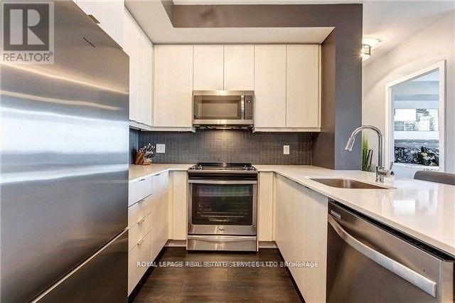 1001 - 4633 Glen Erin Drive, Mississauga, ON - Indoor Photo Showing Kitchen With Upgraded Kitchen