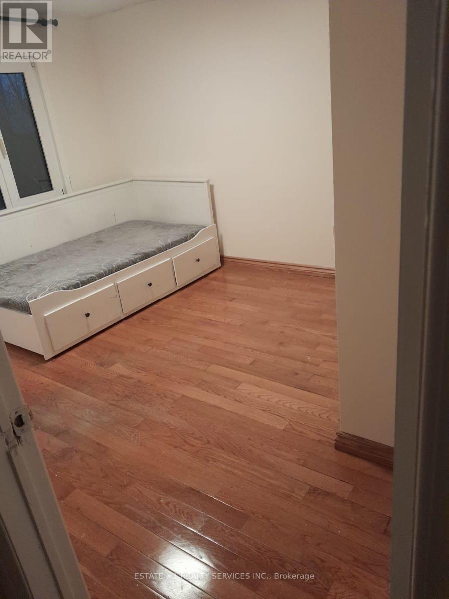 36 Cousins Court, Brampton, ON - Indoor