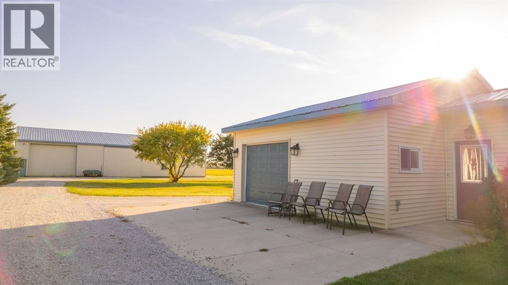 1371 Petrolia Line, St Clair, ON - Outdoor