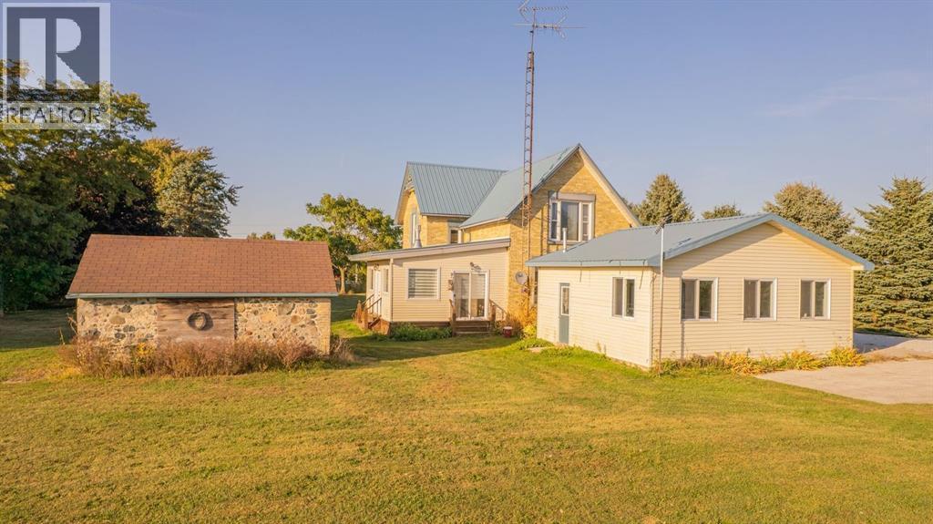 1371 Petrolia Line, St Clair, ON - Outdoor