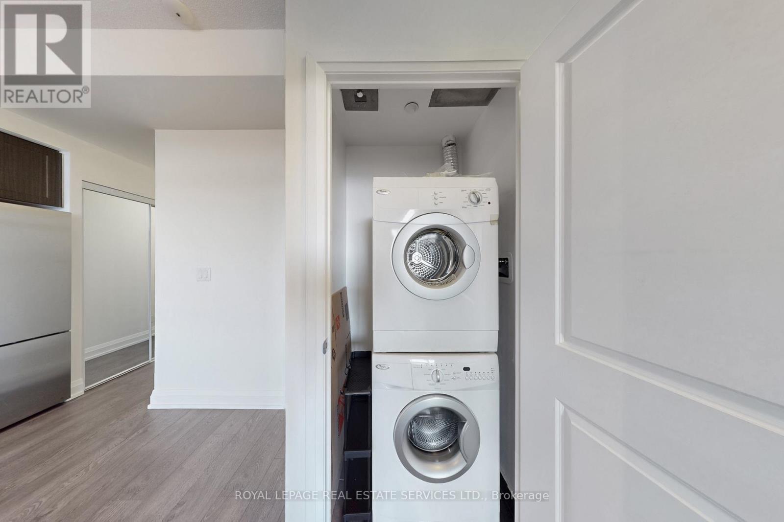 528 - 7900 Bathurst Street, Vaughan, ON - Indoor Photo Showing Laundry Room