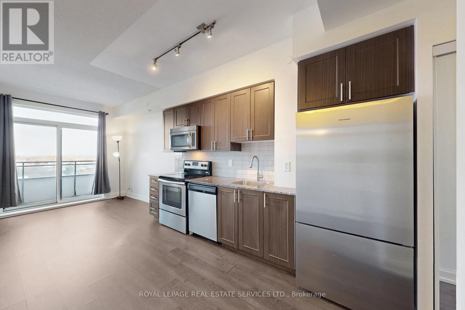 528 - 7900 Bathurst Street, Vaughan, ON - Indoor Photo Showing Kitchen
