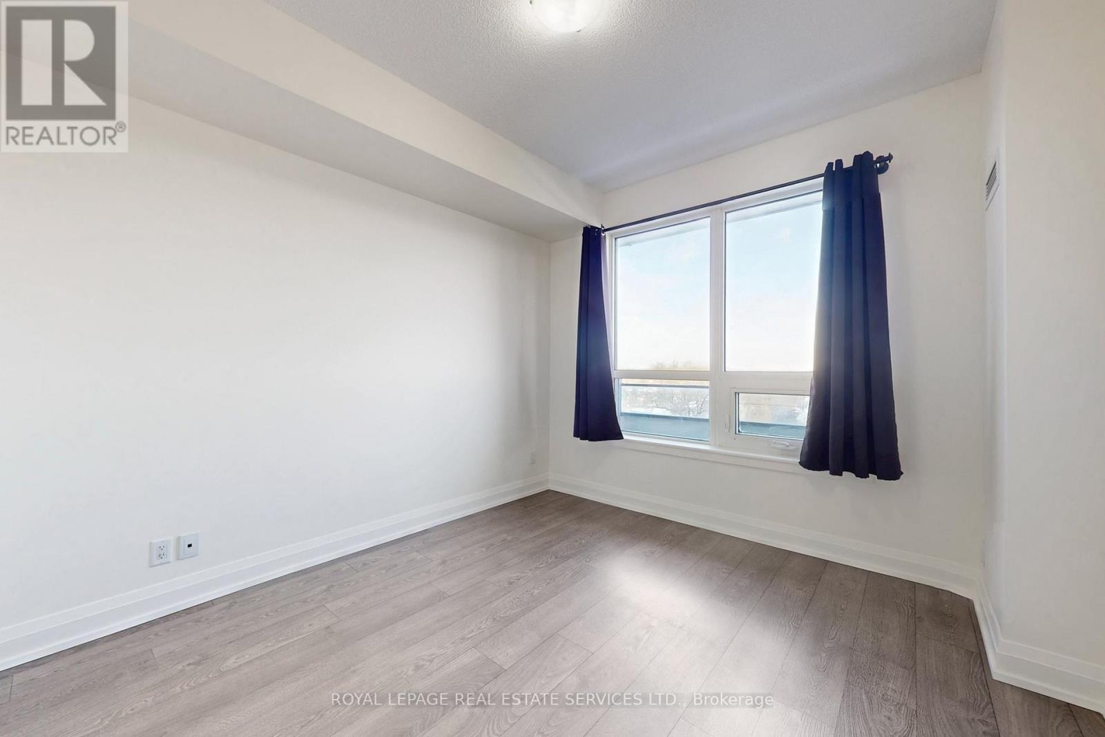 528 - 7900 Bathurst Street, Vaughan, ON - Indoor Photo Showing Other Room
