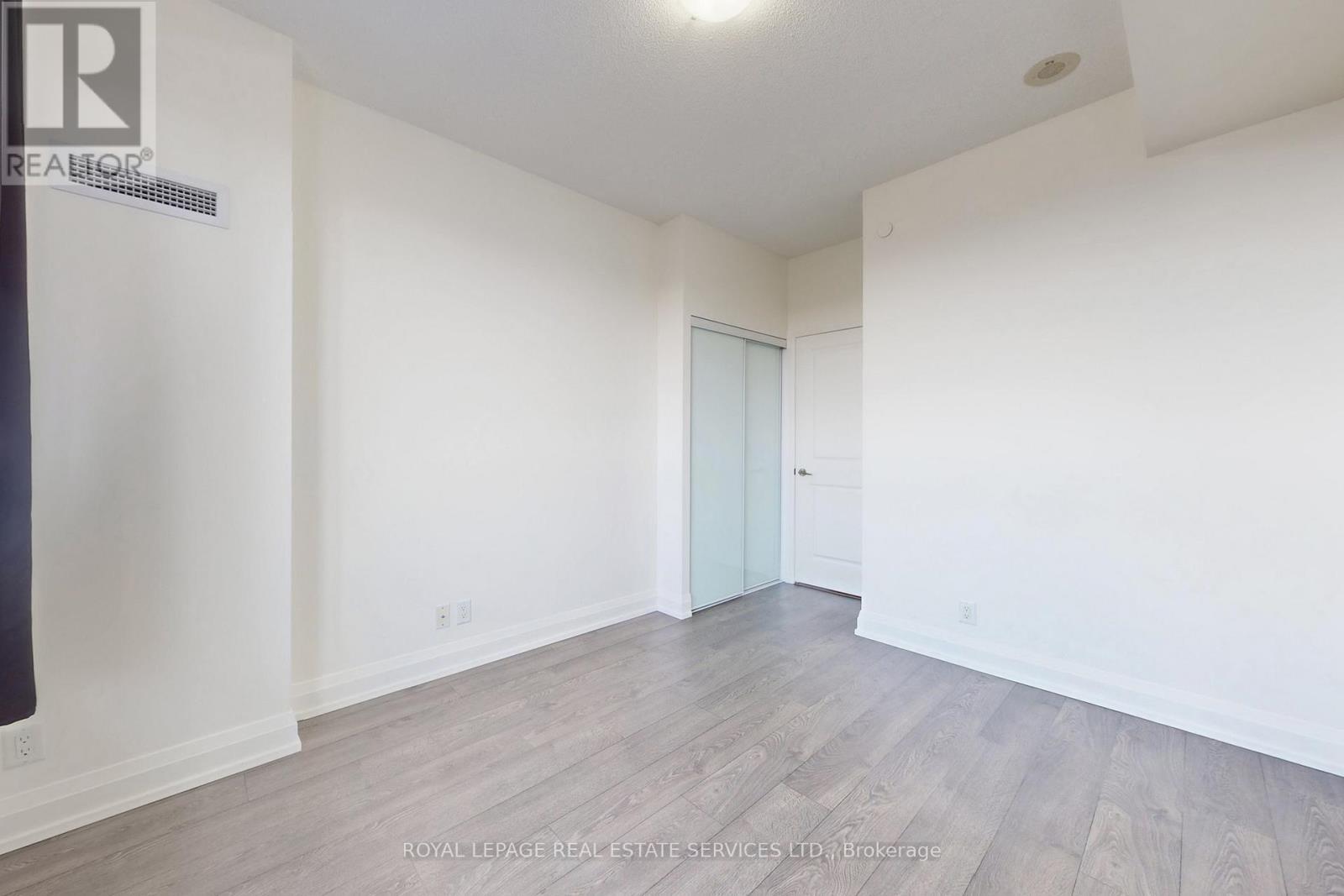 528 - 7900 Bathurst Street, Vaughan, ON - Indoor Photo Showing Other Room