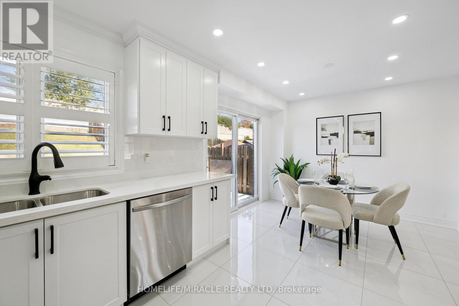 7562 Black Walnut Trail, Mississauga, ON - Indoor Photo Showing Other Room