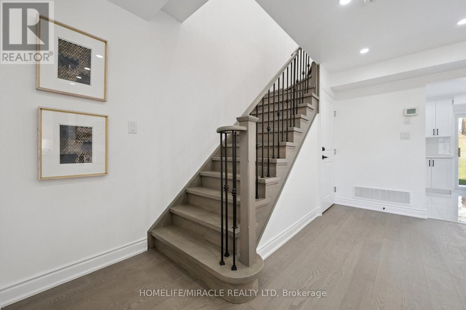 7562 Black Walnut Trail, Mississauga, ON - Indoor Photo Showing Other Room