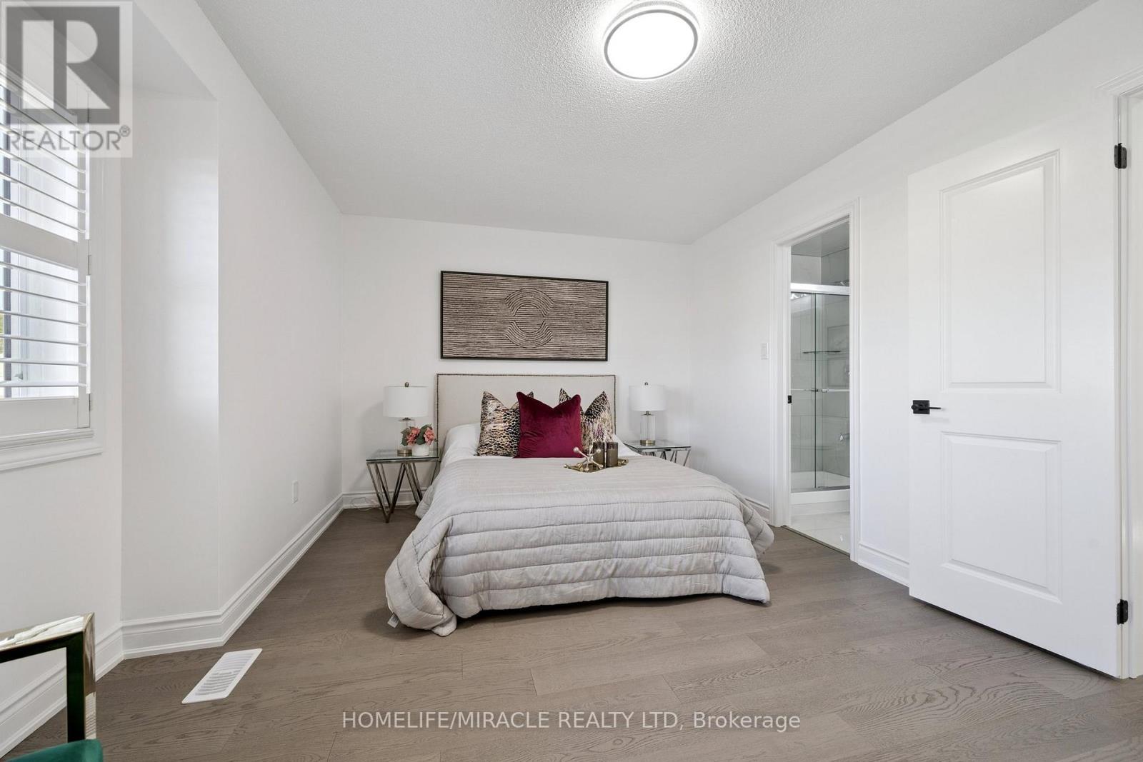 7562 Black Walnut Trail, Mississauga, ON - Indoor Photo Showing Bedroom