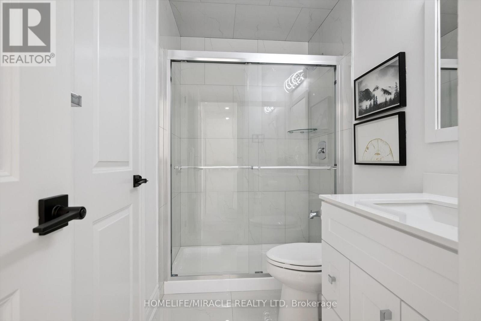 7562 Black Walnut Trail, Mississauga, ON - Indoor Photo Showing Bathroom
