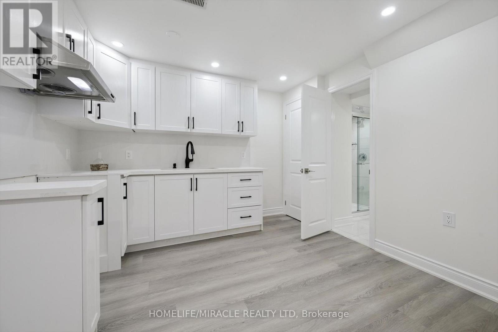 7562 Black Walnut Trail, Mississauga, ON - Indoor Photo Showing Other Room