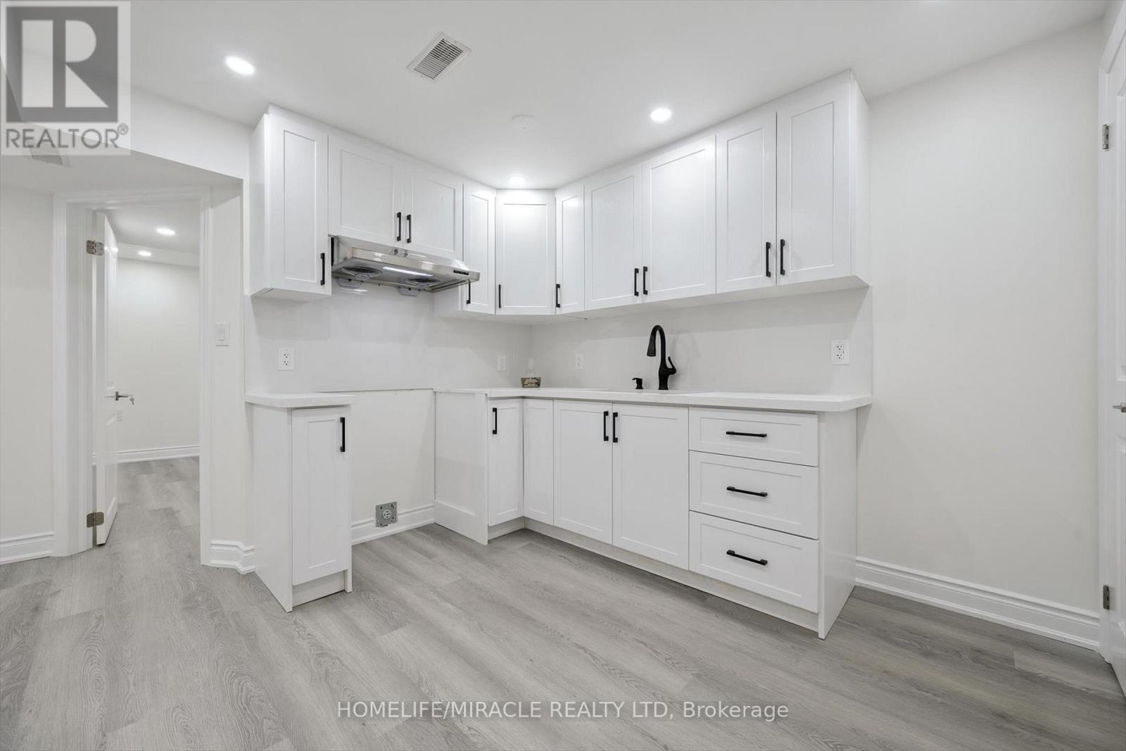 7562 Black Walnut Trail, Mississauga, ON - Indoor Photo Showing Other Room