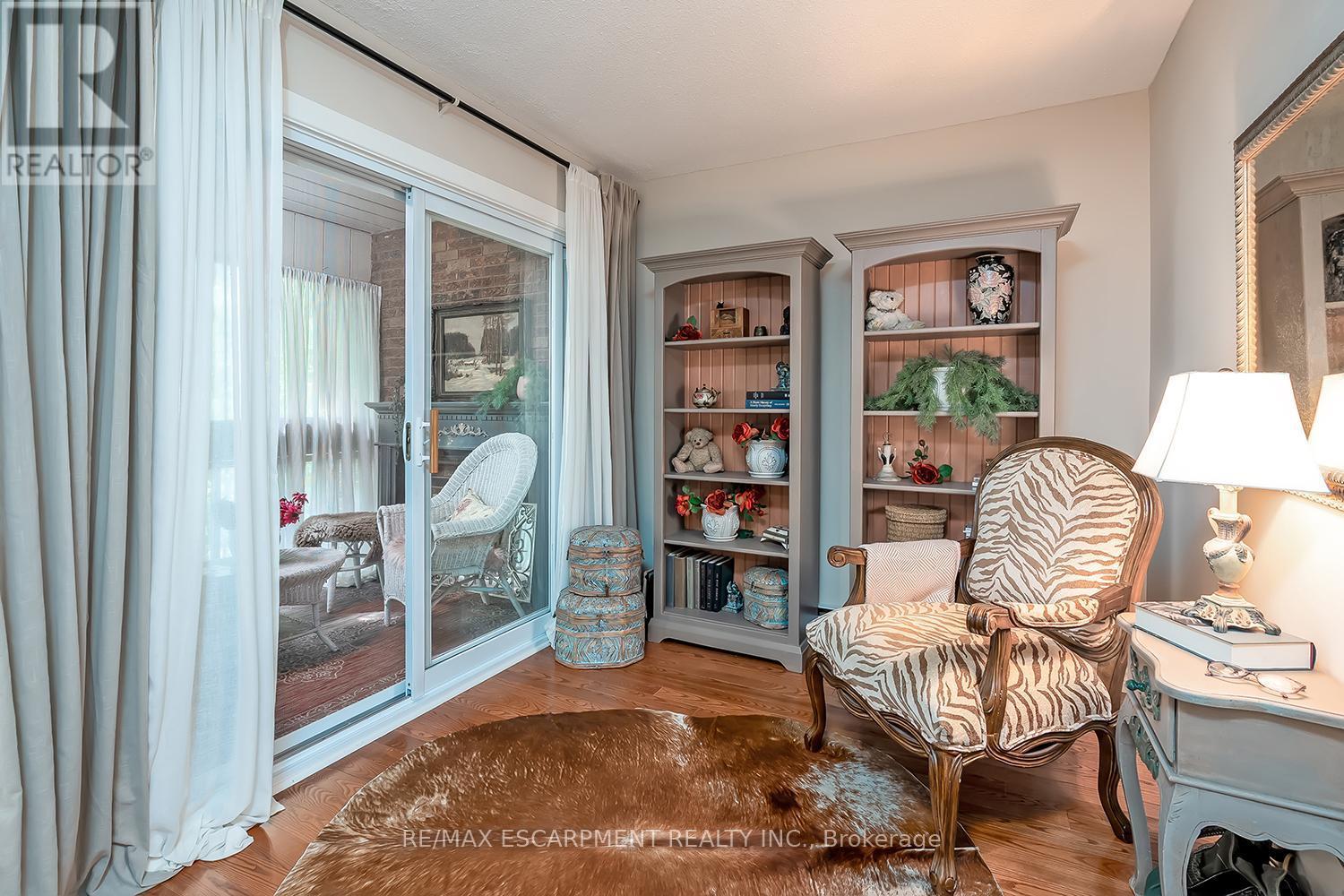 5 - 1580 Kerns Road, Burlington, ON - Indoor