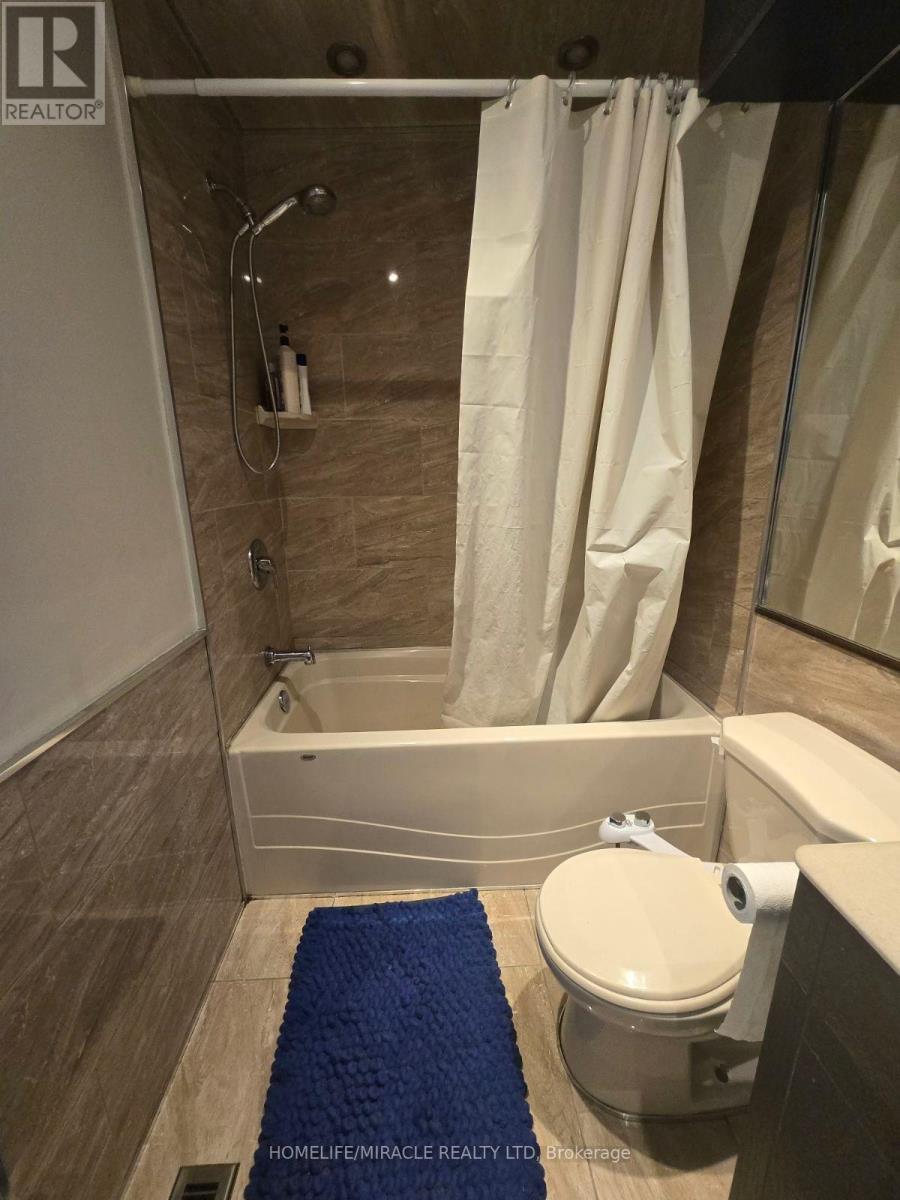 35 Jay Street, Brampton, ON - Indoor Photo Showing Bathroom